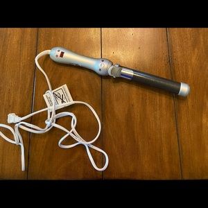 Beachwaver Pro line 1.25-inch rotating curling iron